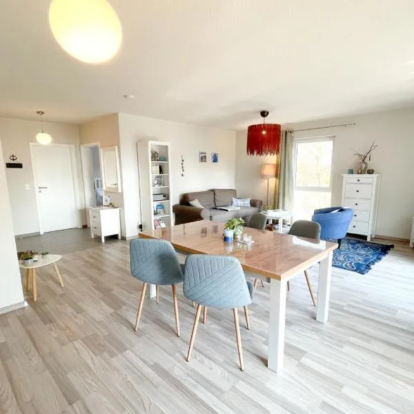 Strandstrasse 21 Ferienwohnung Domizil Auszeit, hotel in Kölpinsee