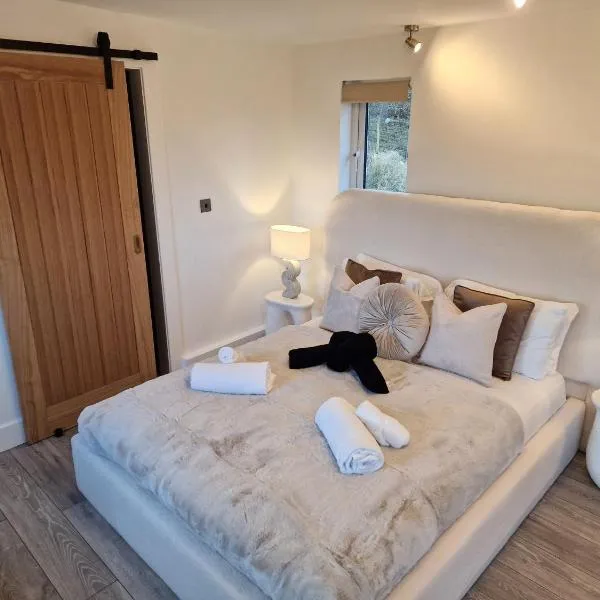 Kaoglen - Alpine Pod - Hot Tub - Cairngorms - Pitlochry, khách sạn ở Kirkmichael