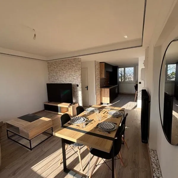 New, bright apartment – hotel w mieście Laval
