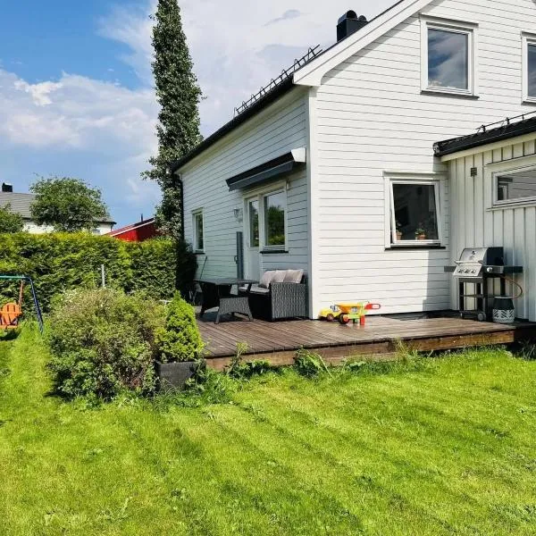 Beautiful spacious home w garden, hotel in Trondheim