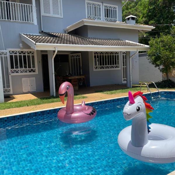 Casa para alugar 3 suítes e um Quarto