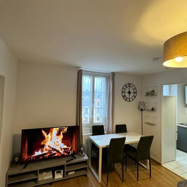 Logement au pied de la gare, hotel v destinácii Pontoise