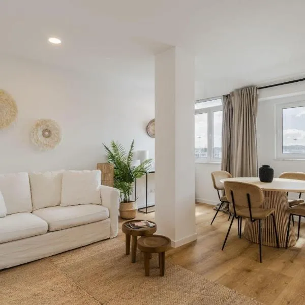 Casa Boma Lisboa - Sea View Apartment With Private Sunny Terrace - Alges I、アルジェースのホテル