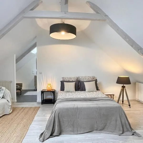 Maison de pays simple et chaleureuse, hotel v destinaci Calorguen