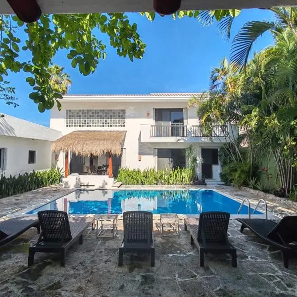 Casa Armonia , apartments with pool, hotel in Cozumel