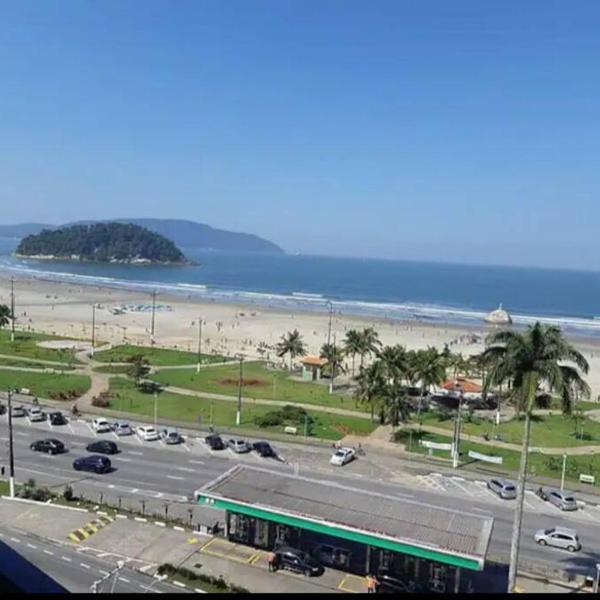 Lindo flat em frente a praia com sacada e garagem