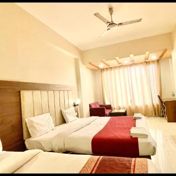 HOTEL NEW RUDRAKASH VARANASI Near Kashi Vishwanath Temple and Railway Station - BEST HOTEL IN VARANASI, hotel v destinaci Kashi