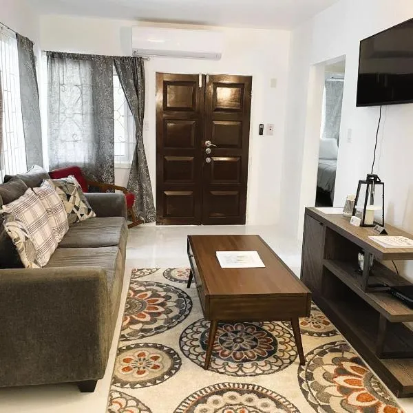Serene Getaway-Newly renovated spacious 2 beds 2 baths, hotell Montego Bay's