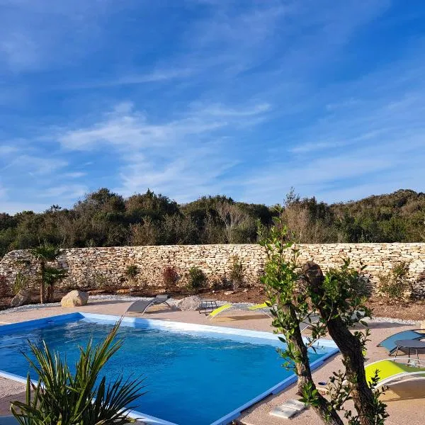 chalet 2 au coeur du maquis, hotel v destinaci Bonifacio