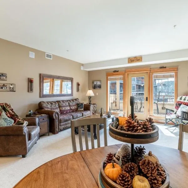 Basecamp in Riverstone Walk to River Shops and more, hotel in Coeur d'Alene