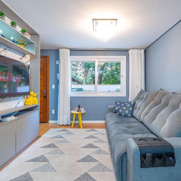 Casa em condomínio com 2 vagas