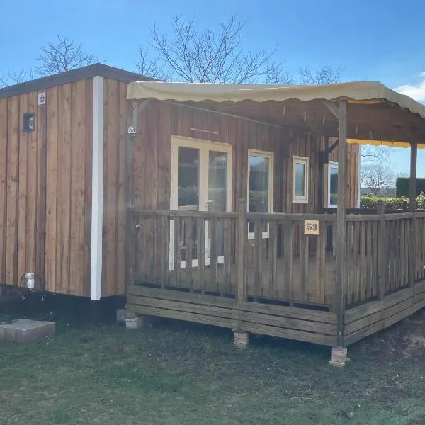 Camping Carrefour de l'Ardèche, hotel v destinaci Saint-Remèze