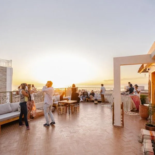 The Lodge - Boutique Hotel and Creative Residency, hotel in Tamraght Ouzdar