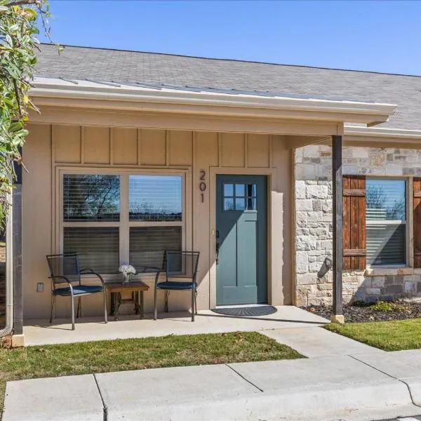 Hill Country Hideout in FBGTX, hotel in Fredericksburg