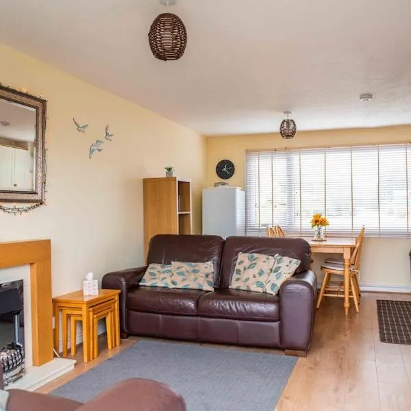 chalet, near beautiful beach, khách sạn ở Pembrokeshire