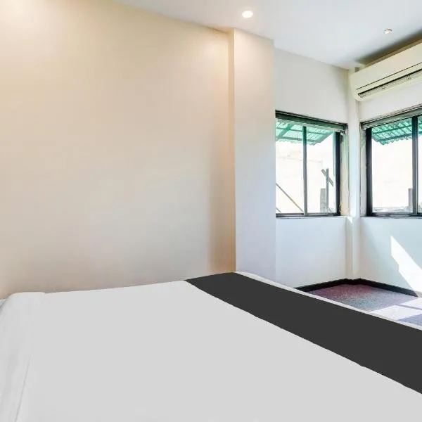 Super Townhouse Oak Ramdaspeth Downtown, hotel v destinaci Nágpur