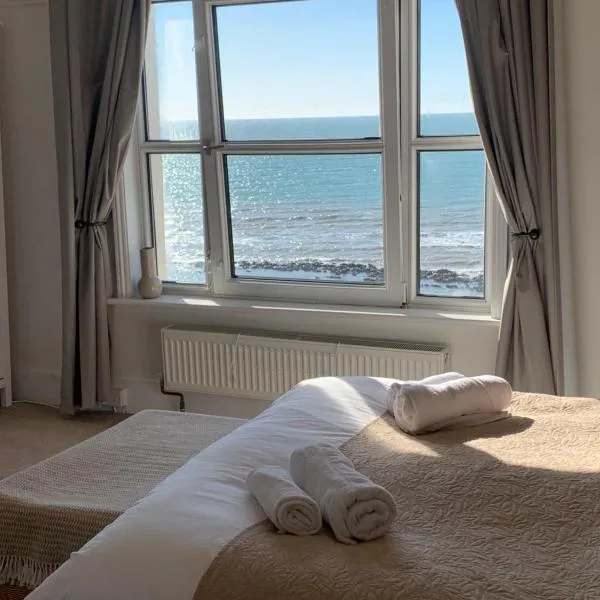 Beach View - A Truly Stunning House Opposite The Sea! Sleeps 10! Families, Friends, Contractors and Pets are all Welcome!, viešbutis mieste Sandgeitas