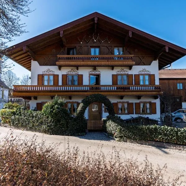 Ferienwohnungen Chiemgau, hotel v destinaci Rottau