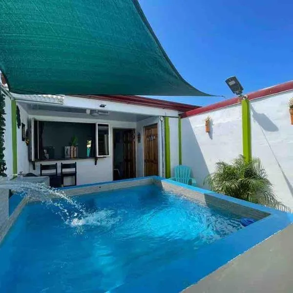 Apartamento con piscina privada, hotel in Uvita