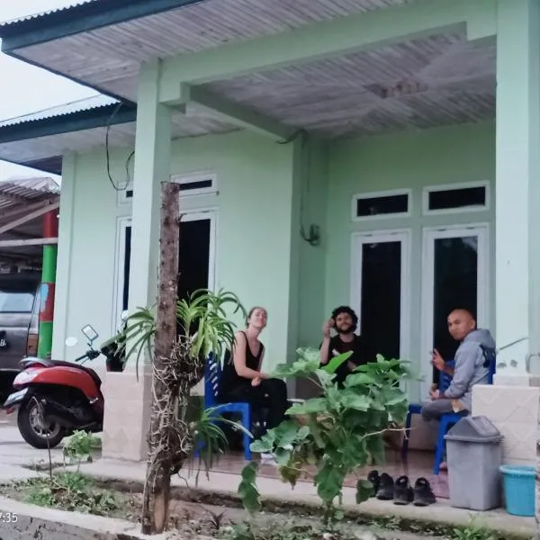 Petra Homestay Bangka Leda, hotel v destinaci Ruteng