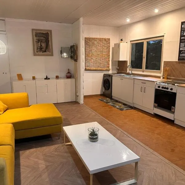 La maison d'à côté, hotel in La Tarodière