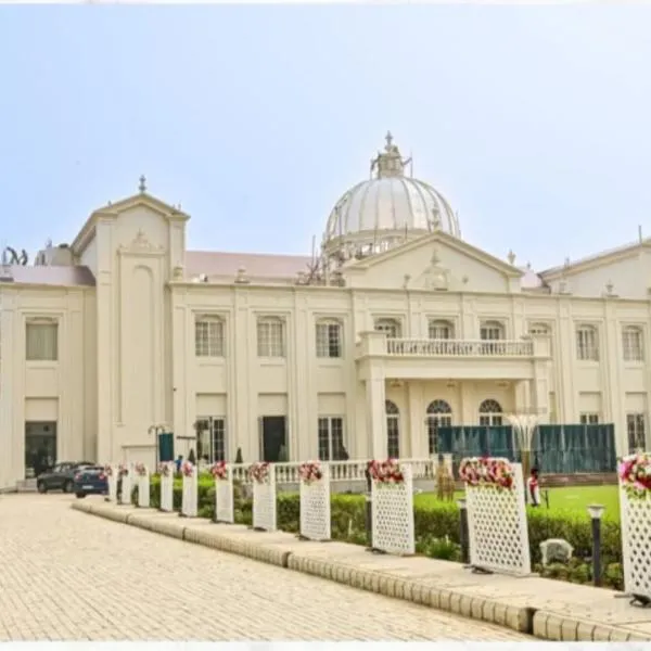 Rajwada Hotel and Resort, hotel v destinaci Bareilly