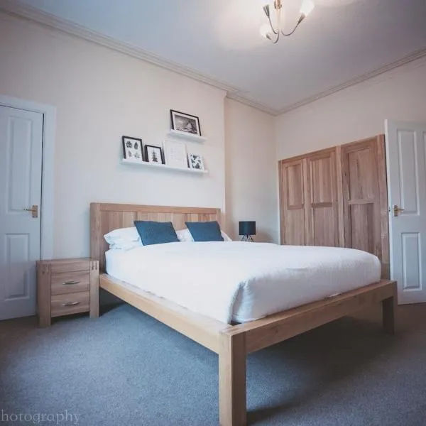 Stylish and Spacious two bed in Aberdeen's West End, hotel in Aberdeen