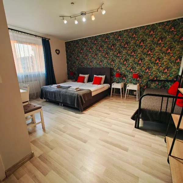 7th Room Guest House, hotel v Osvětimi