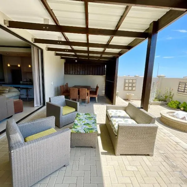 Ocean Whisper Family Condo โรงแรมในซวาคอปมุนด์