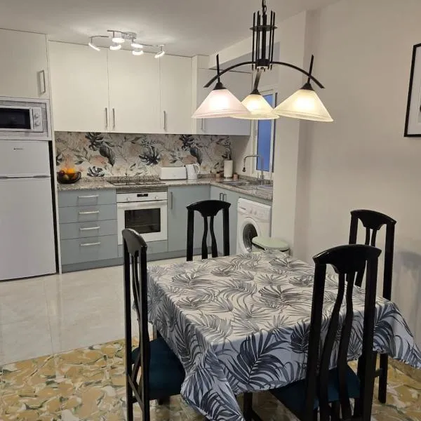Desigual apartamento con 3 AC, khách sạn ở Gandía