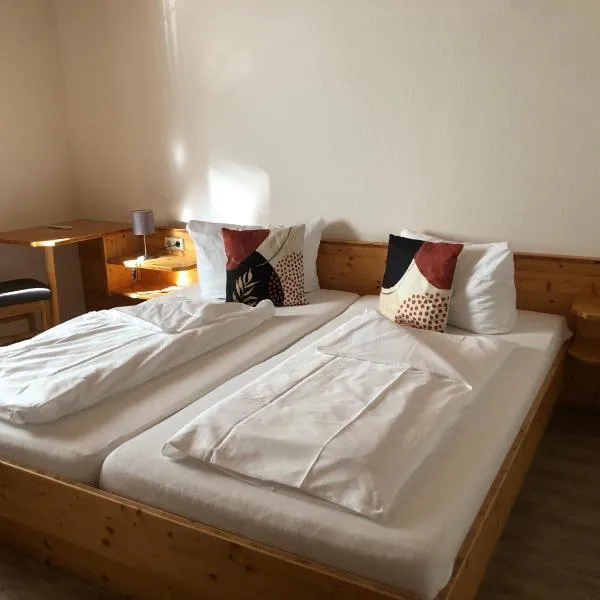 Gasthaus zum Lamm โรงแรมในเอทเทนไฮม์