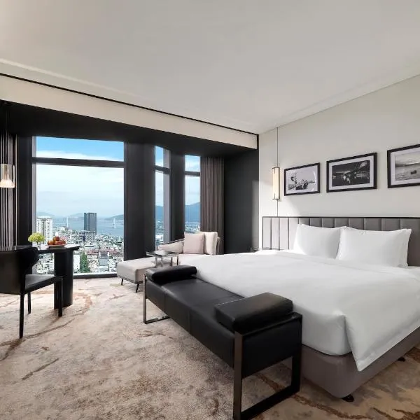 Crowne Plaza Danang City Centre by IHG, hotel din Da Nang