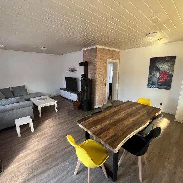 Haus mit Garten an Holstenhallen, hotel in Neumünster