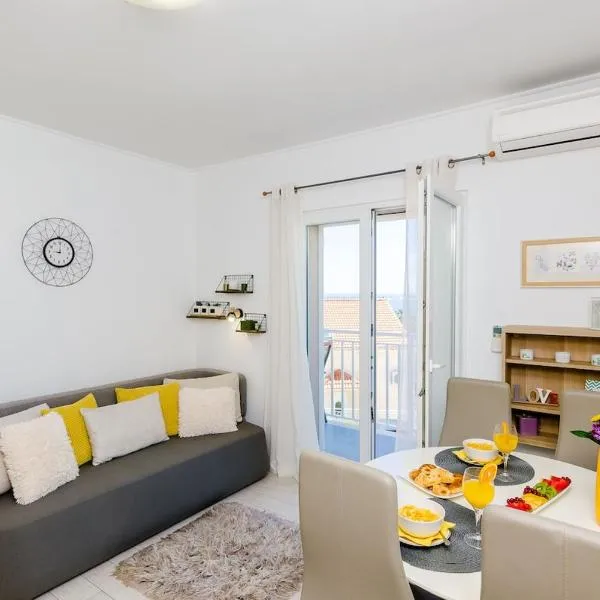 Adriatic Sunny Apartment II, hotel in Mlini