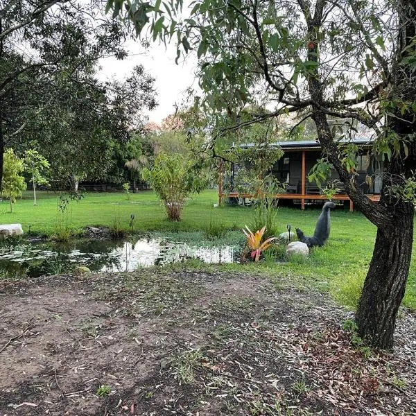 Private country 1 Bedroom Cabin, hotel in Landsborough