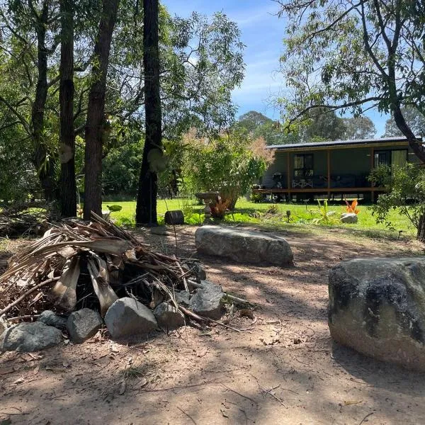 Private country Cabin 1 Bedroom，Landsborough的飯店