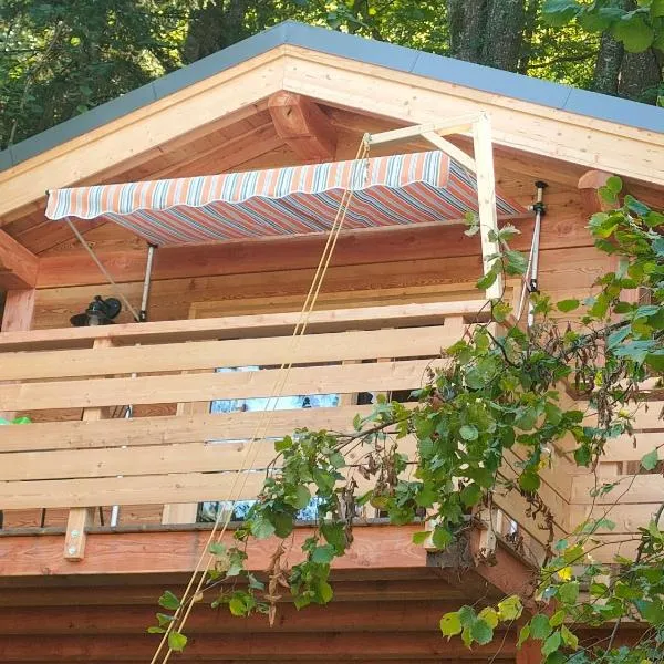 Camping Canopée, hotel v destinaci Landry