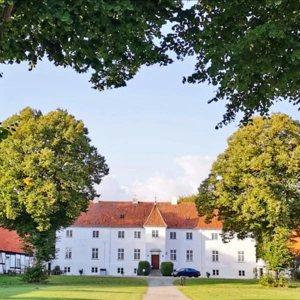 Øbjerggaard Bedrooms, hotel v destinaci Lundby