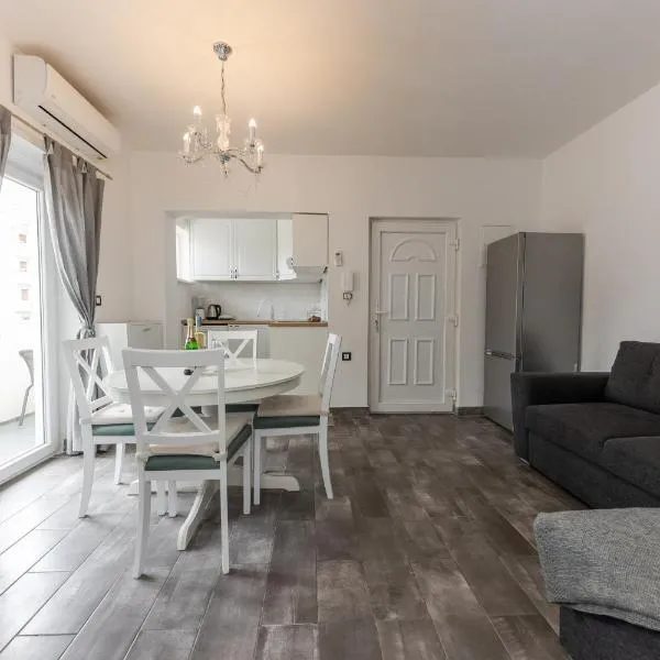 House Niko M with 6 apartments, Hotel in Split