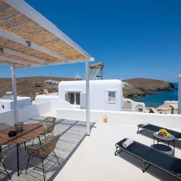 Superior 3 Beachfront Suite Hot tub and Seaview, hotel in Panormos Mykonos