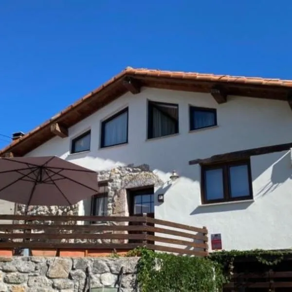 El Nial del Gorrión - Las Casas del Oso, готель у місті Toriezo