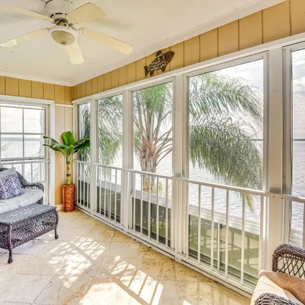 Condo on St Johns River with Boat Dock Access!: Welaka şehrinde bir otel
