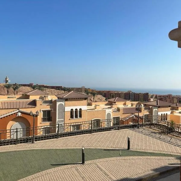 شاليه في بورتو السخنه غرفتين ببلكونه Heaven hills عائلات فقط, hotel a Ain Sokhna