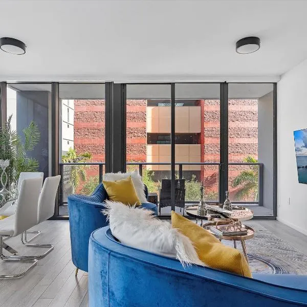 X- Lounge III - High-Rise with Rooftop Pool & Panoramic City Views, hotel v Miami