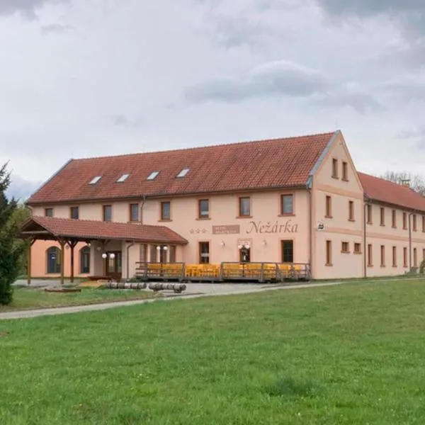 Letní Apartmány Nežárka, hotel en Novosedly nad Nežárkou