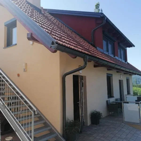 Ferienwohnungen Kumpitsch am Poharnigberg - Eorykogel, hótel í Leutschach