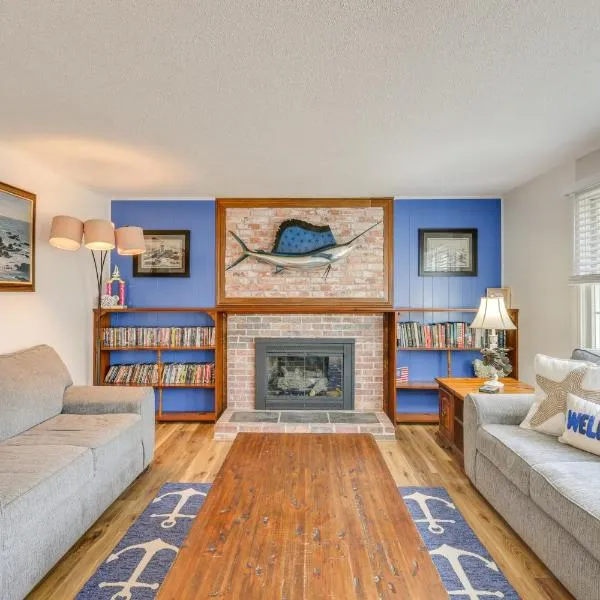 Home 6 Mi to Wellfleet Village! Bike Trail Access, hotel en Wellfleet