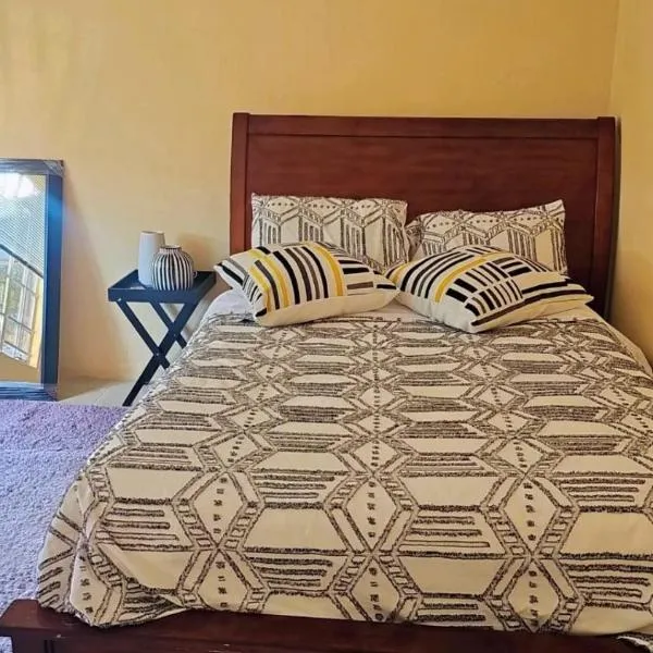 CenoeN Country Suites, hotel en Rooipoort