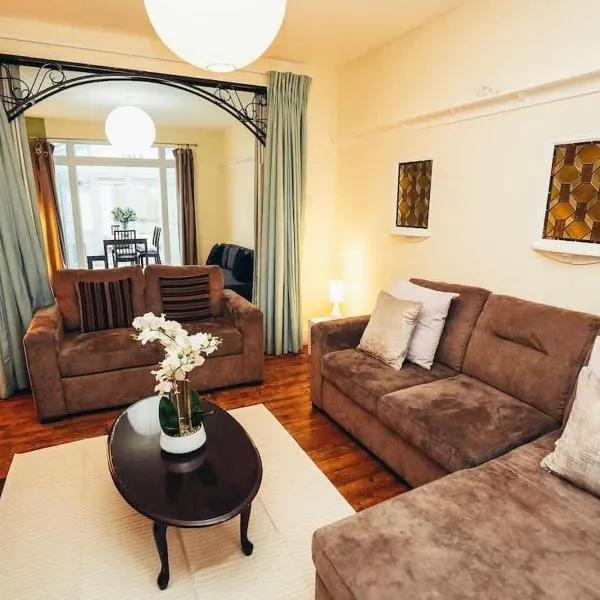 Huge 4 Bed Family Home in Derbyshire with Parking, Hotel in Derby