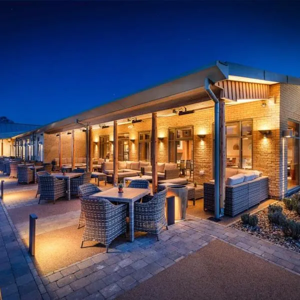 Norfolk Woods Resort And Spa, hotel in Narborough